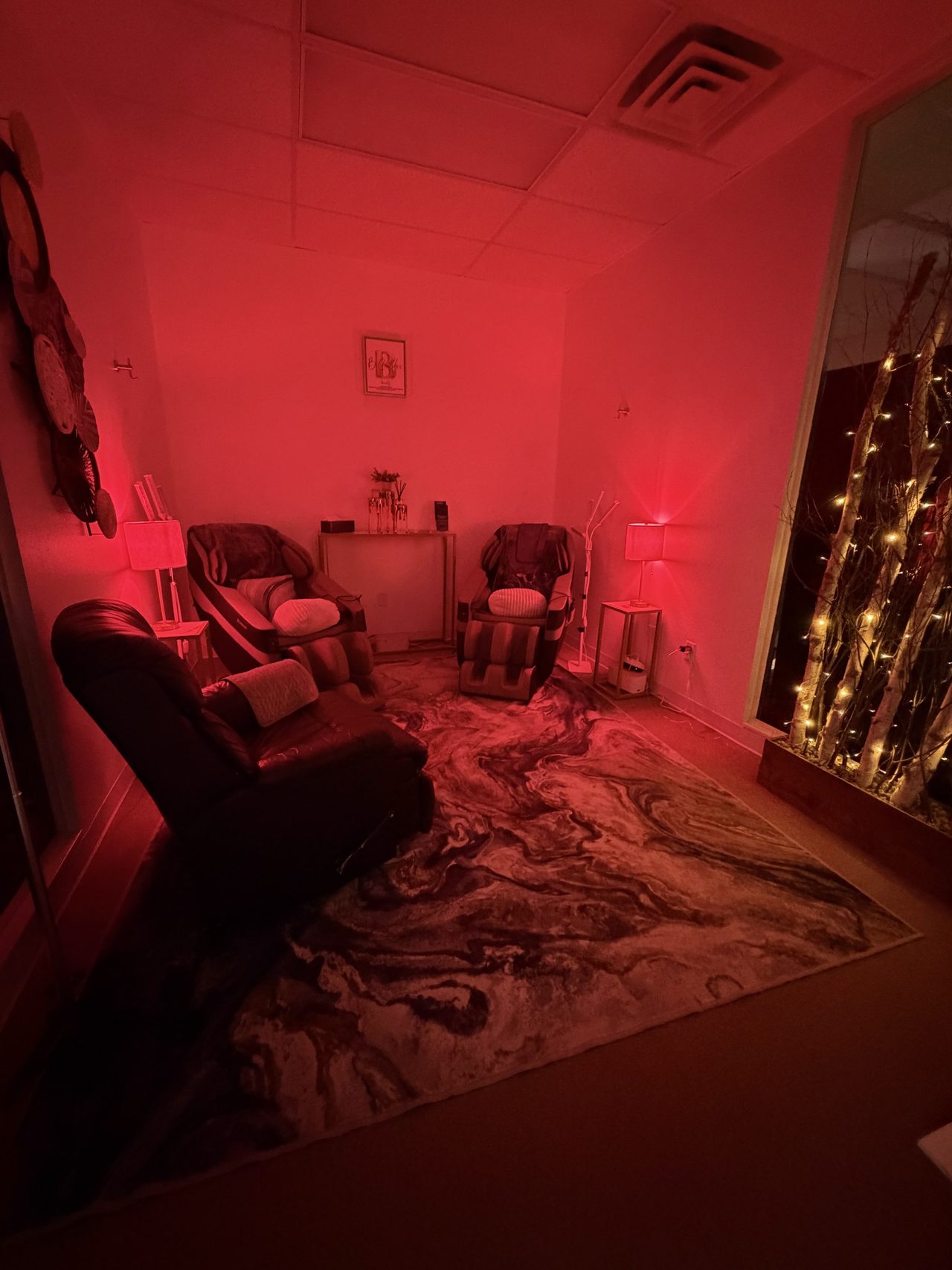 Your own room for the infusion, with massage chairs and warm red light